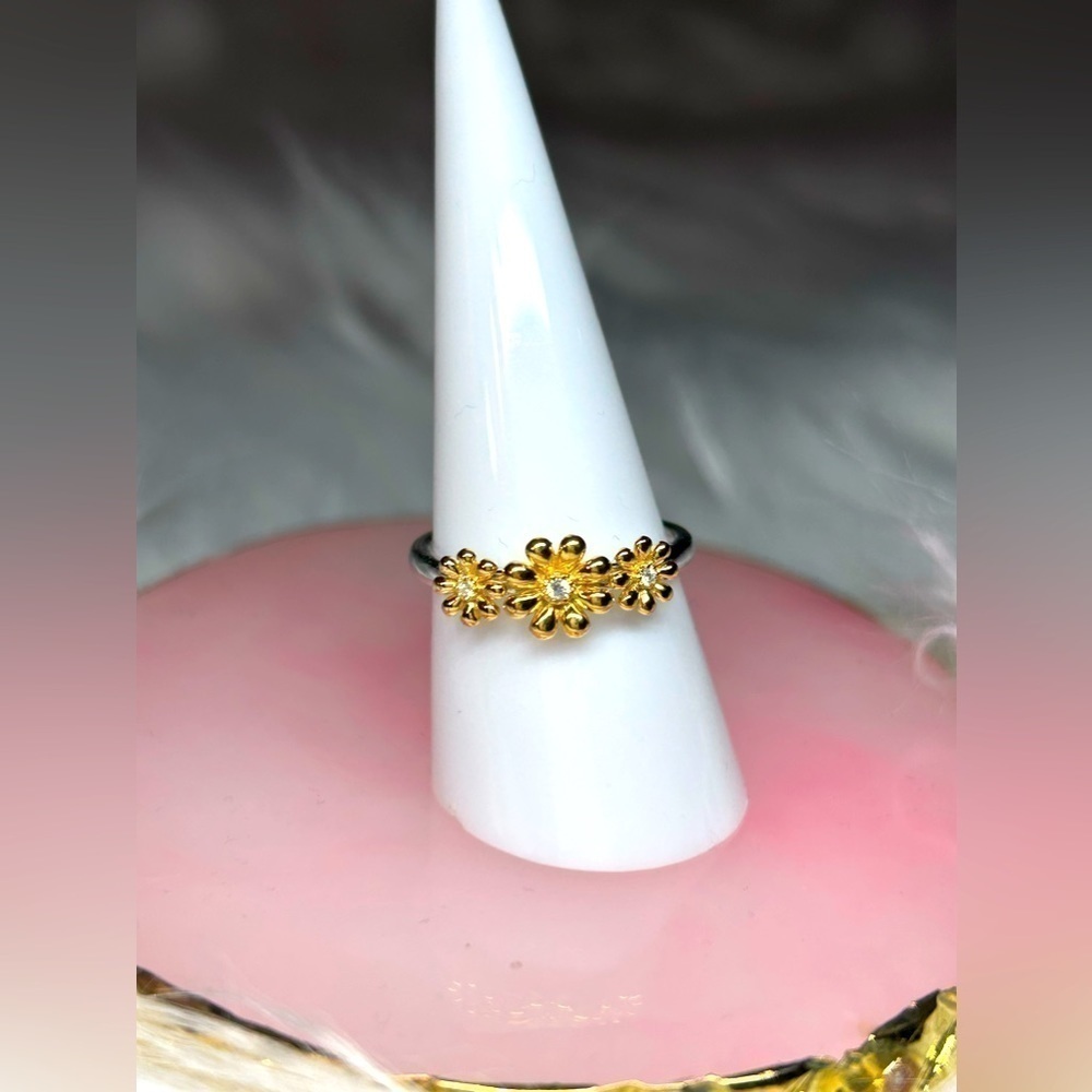 Sterling Silver Daisy Ring Size 8.5 Adjustable